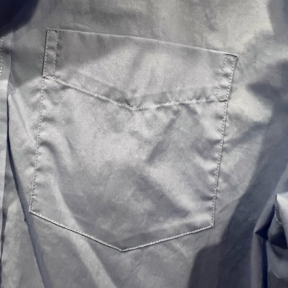 GAP Non-Iron blue button down - Picture 3 of 8